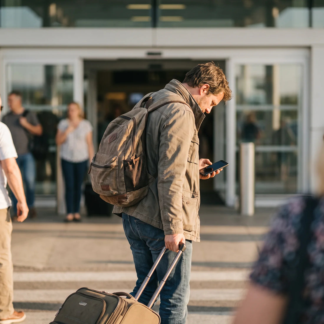Cómo activar tu eSIM Virgin — viajero conectado con una eSIM de datos | PuraSIM