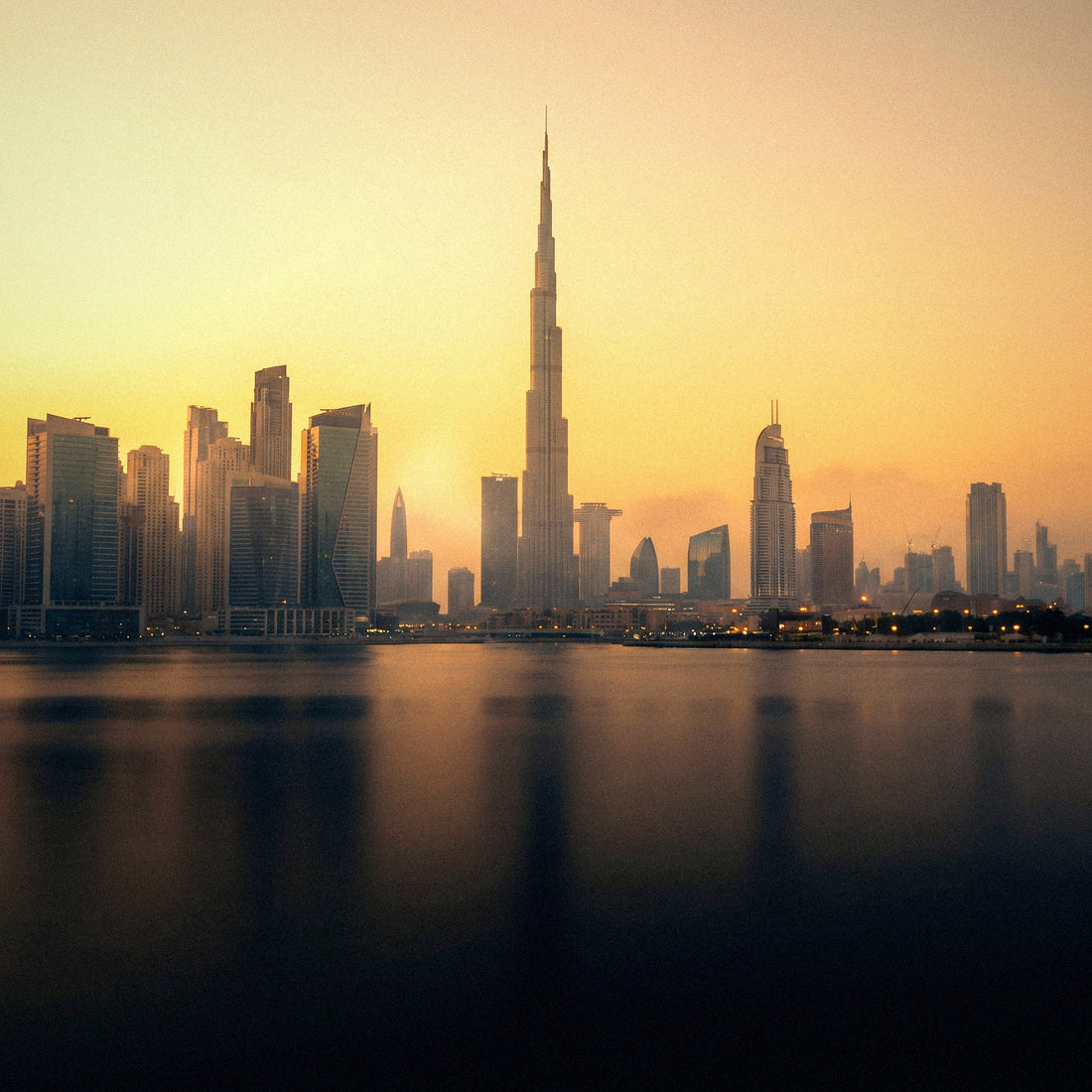 Wie viele GB brauche ich für die Vereinigten Arabischen Emirate? Reiseprofil-Leitfaden | Reise-eSIM | PuraSIM