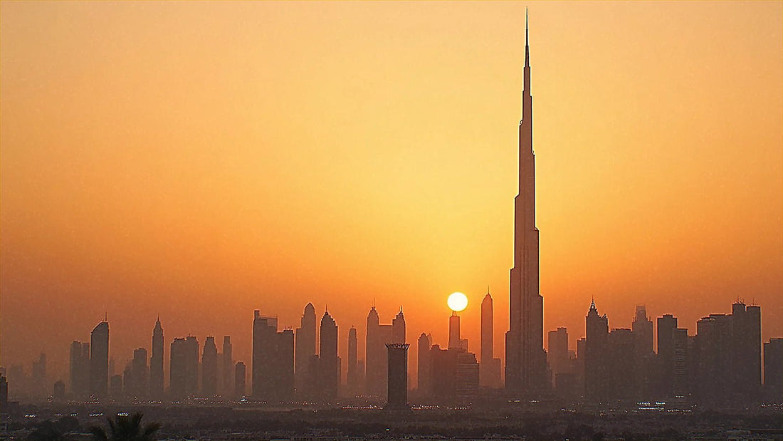 Rascacielos de Dubái al atardecer con el Burj Khalifa