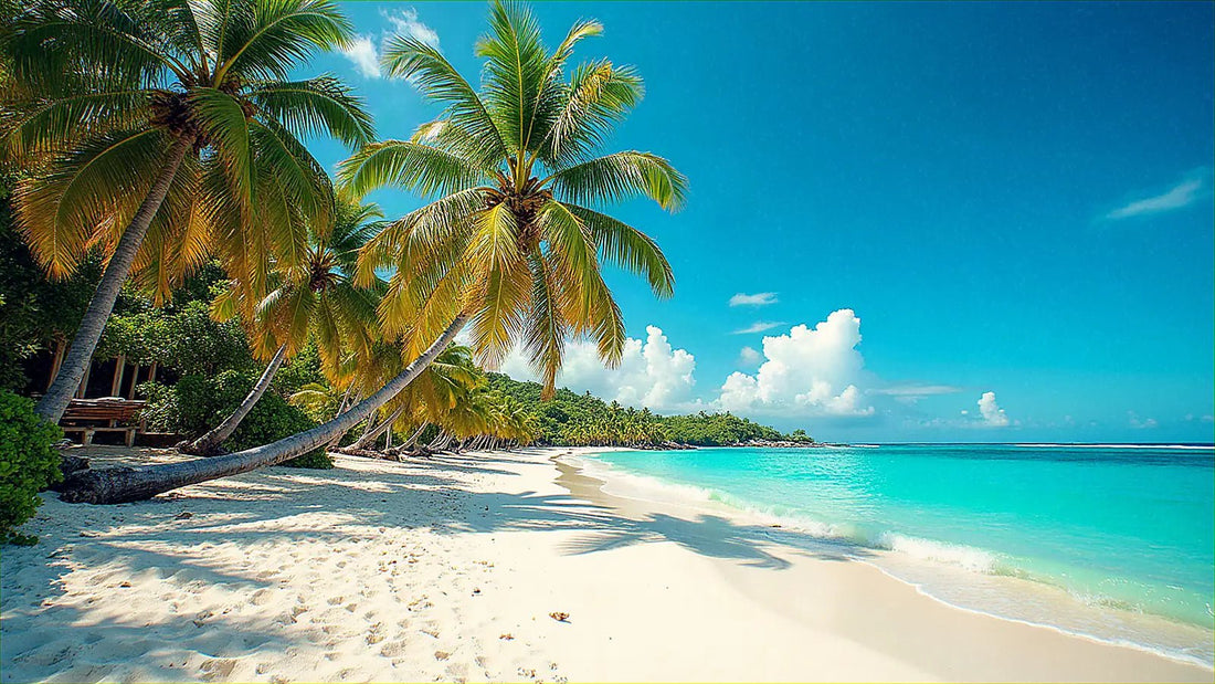 Playa jamaicana con agua turquesa y palmeras