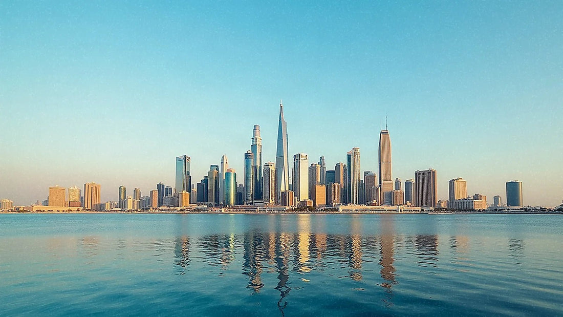 Horizonte moderno de Manama junto al Golfo Pérsico
