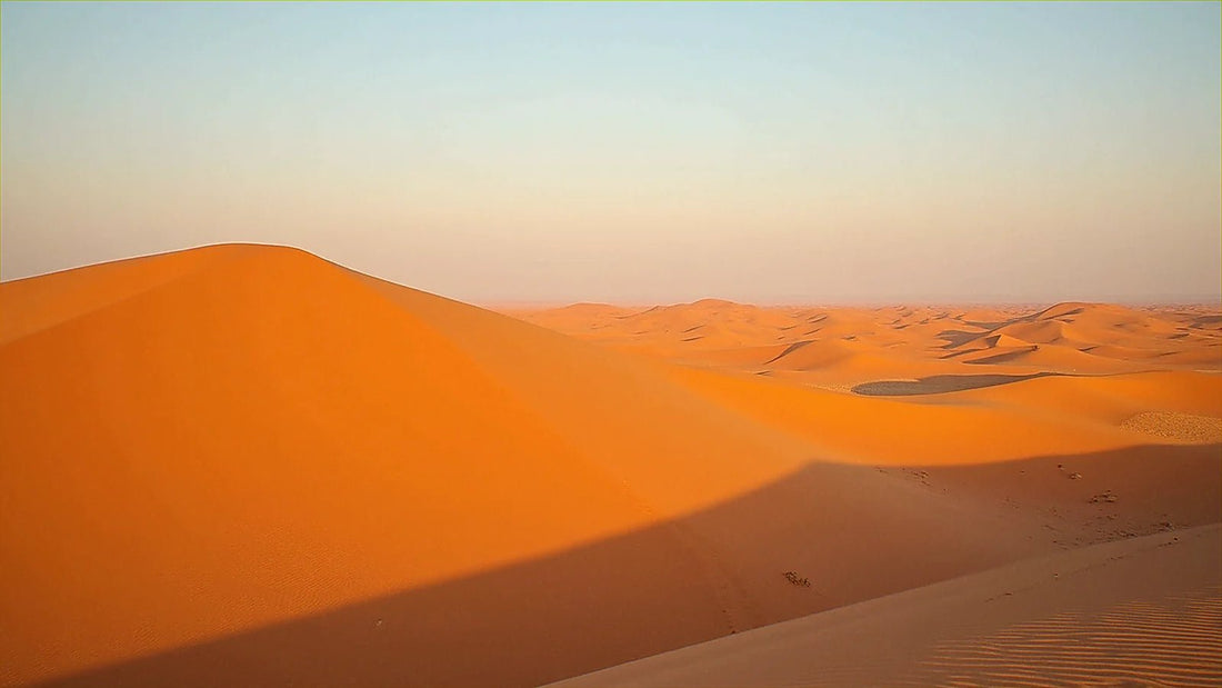Dunas del desierto del Sahara en Níger al atardecer