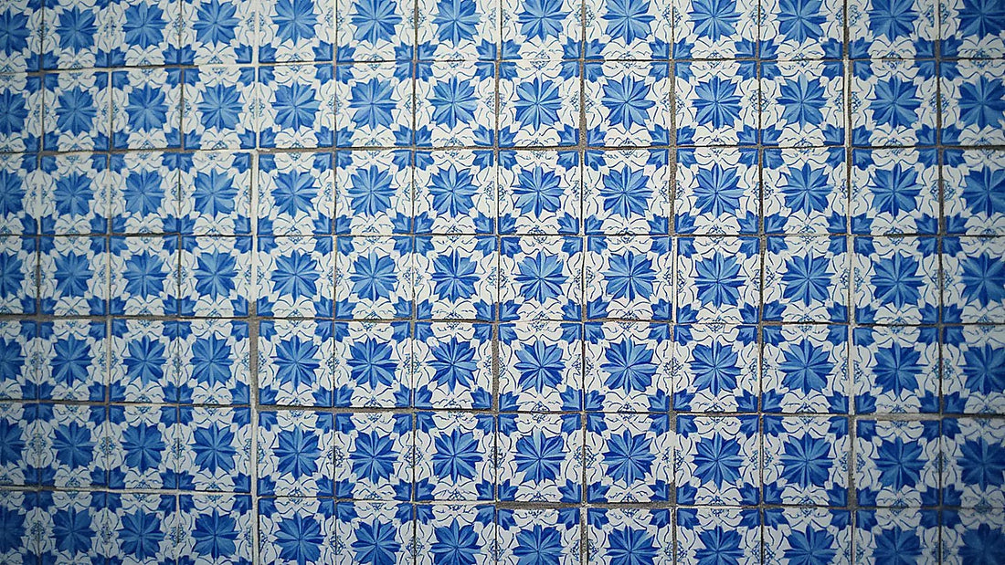 Pared de azulejos azules portugueses