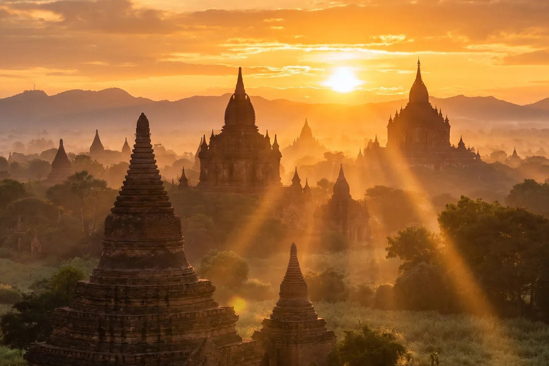 Templo asiático al amanecer — eSIM Asia de PuraSIM