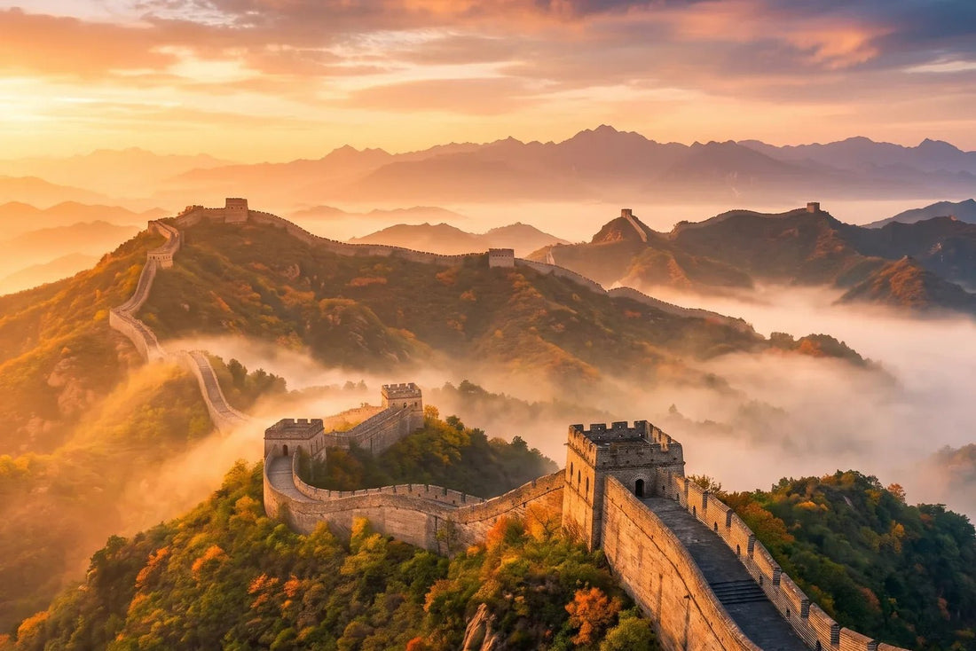 Die Chinesische Mauer zwischen Bergen — eSIM China von PuraSIM