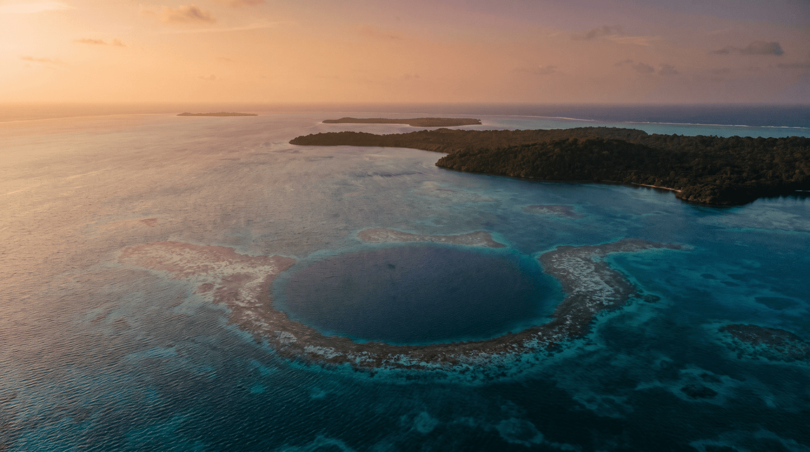 Paisaje de Belice con cobertura 4G/5G de la eSIM de PuraSIM