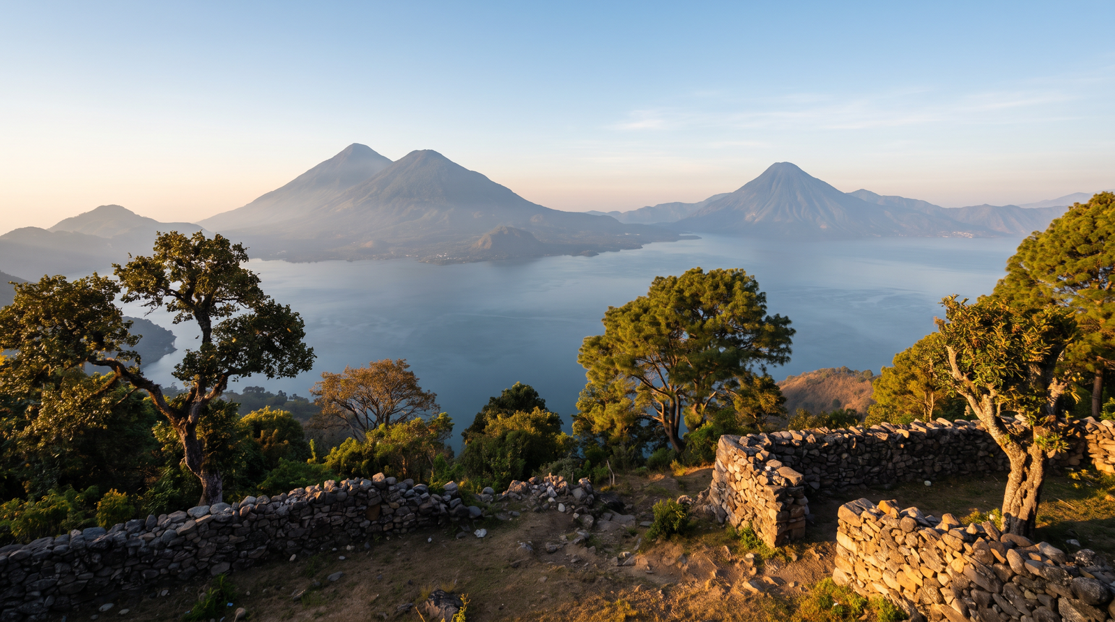 Paisaje de Guatemala con cobertura 4G/5G de la eSIM de PuraSIM