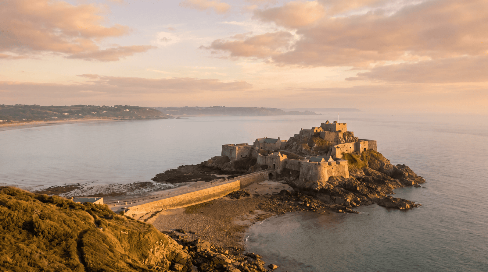 Paisaje de Jersey con cobertura 4G/5G de la eSIM de PuraSIM