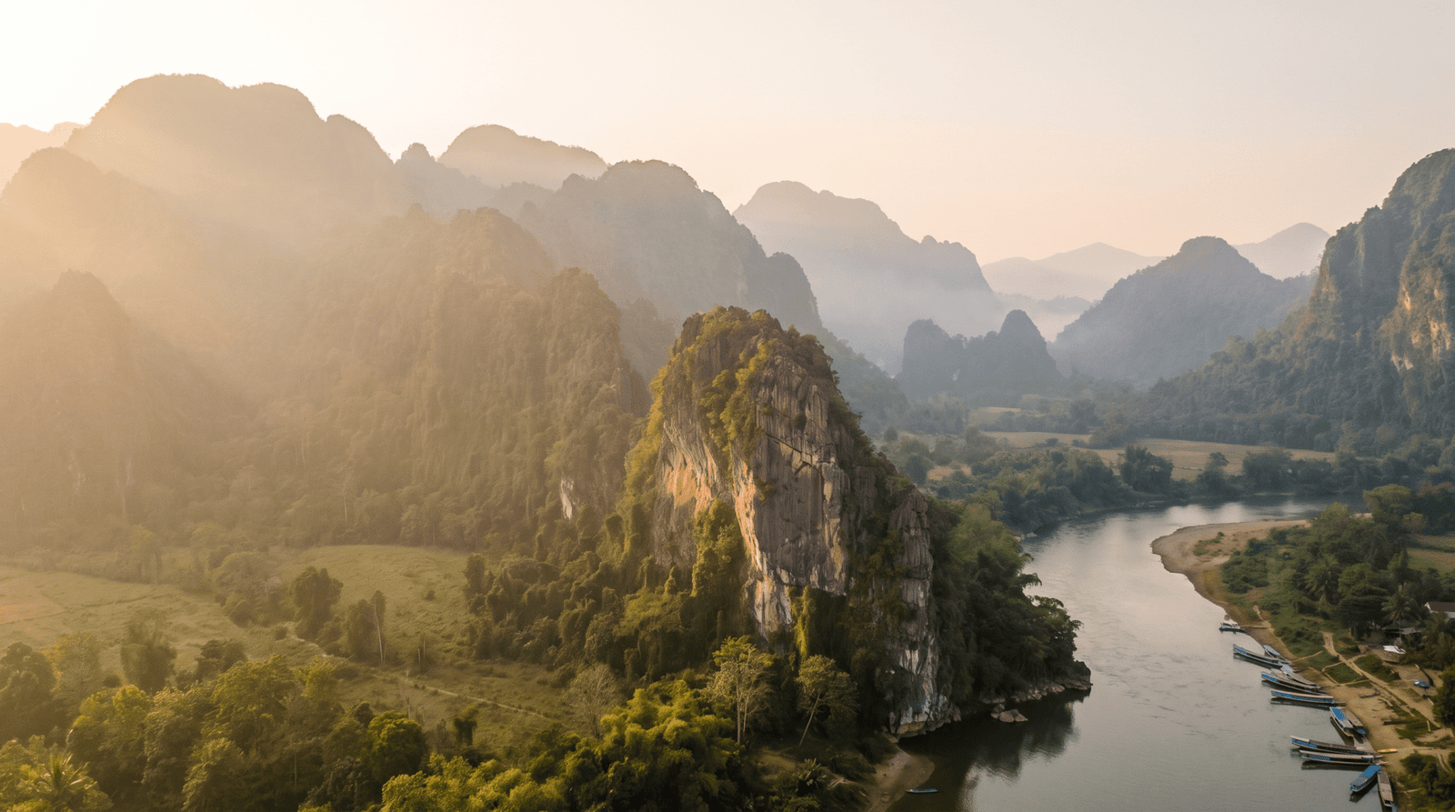 Paisaje de Laos con cobertura 4G/5G de la eSIM de PuraSIM