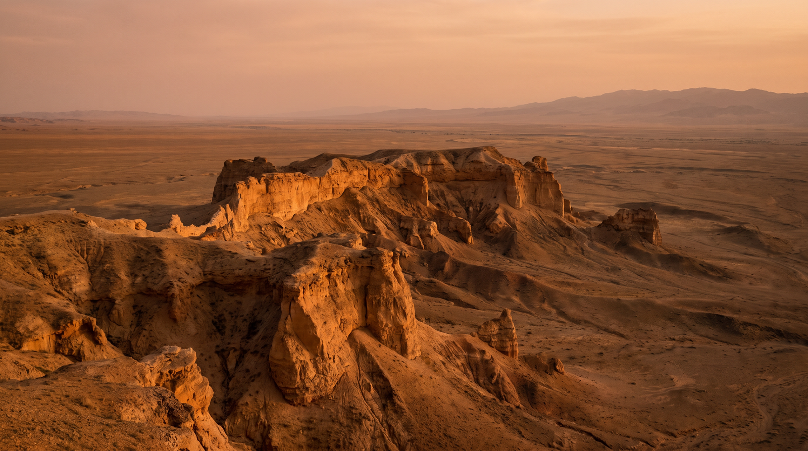 Paisaje de Mongolia con cobertura 4G/5G de la eSIM de PuraSIM