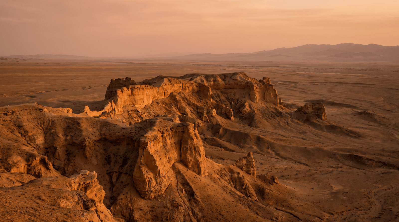 Paisaje de Mongolia con cobertura 4G/5G de la eSIM de PuraSIM