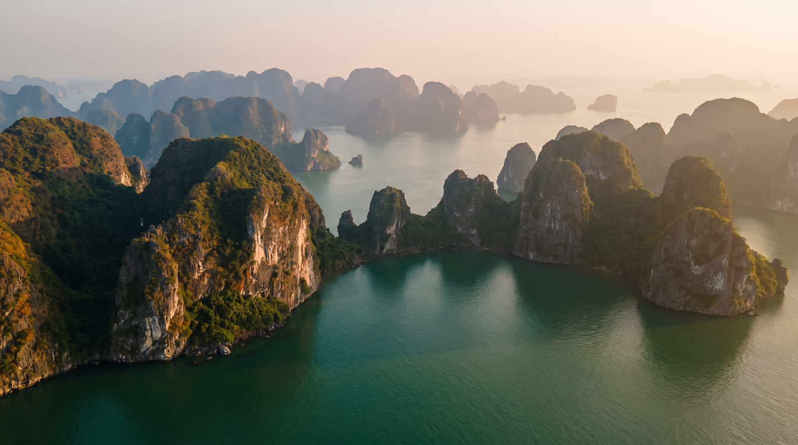 Paisaje de Vietnam con cobertura 4G/5G de la eSIM de PuraSIM