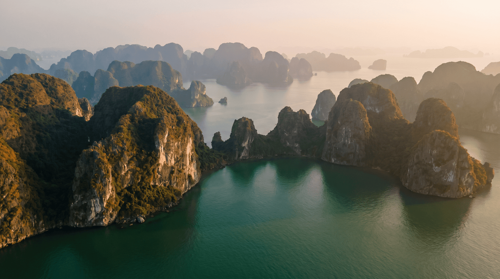 Paisaje de Vietnam con cobertura 4G/5G de la eSIM de PuraSIM