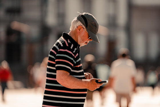eSIM facile pour personnes âgées : guide pas à pas sans complications