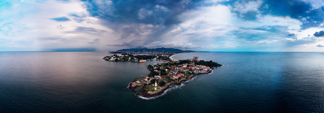 Vista de Conakry donde usar una eSIM para Guinea con datos móviles