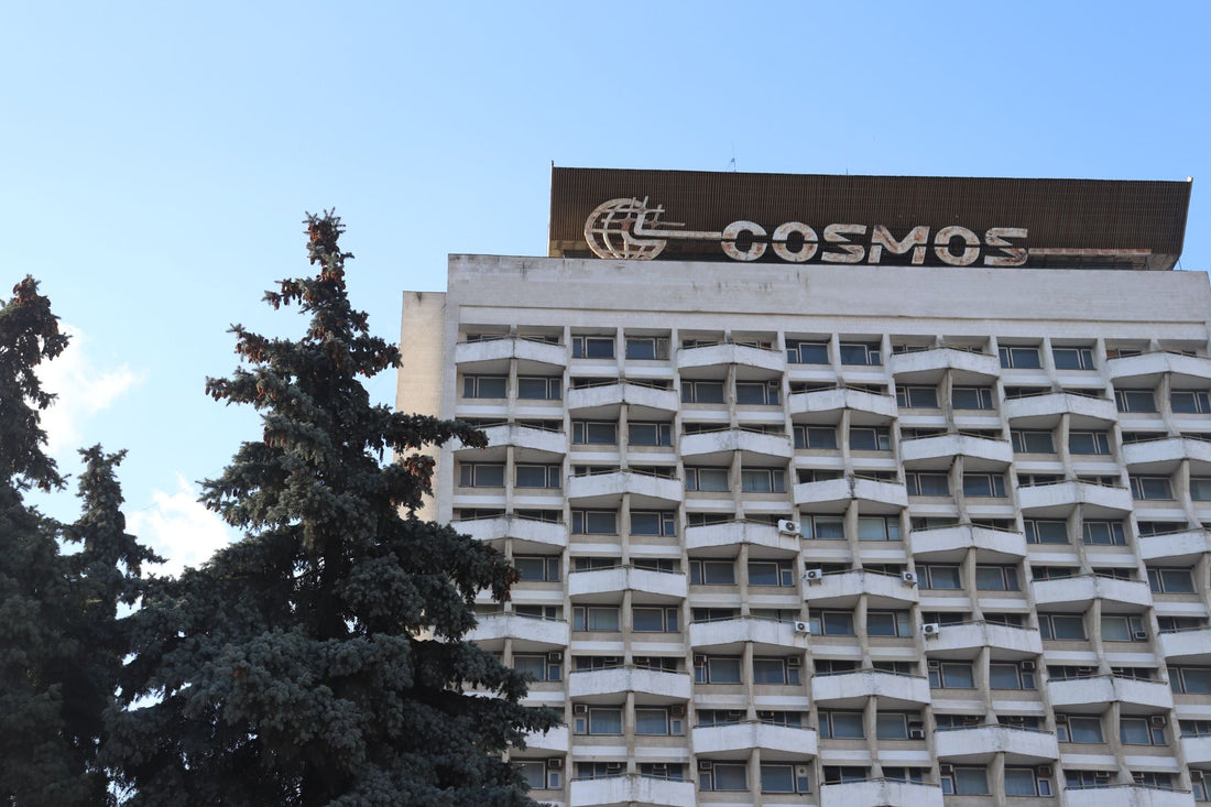 Viajera usando una eSIM de Moldavia en el centro de Chisinau