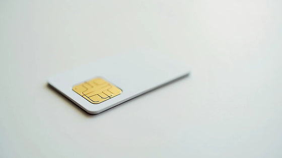 国際チップ vs eSIM：旅行に適しているのはどちらか