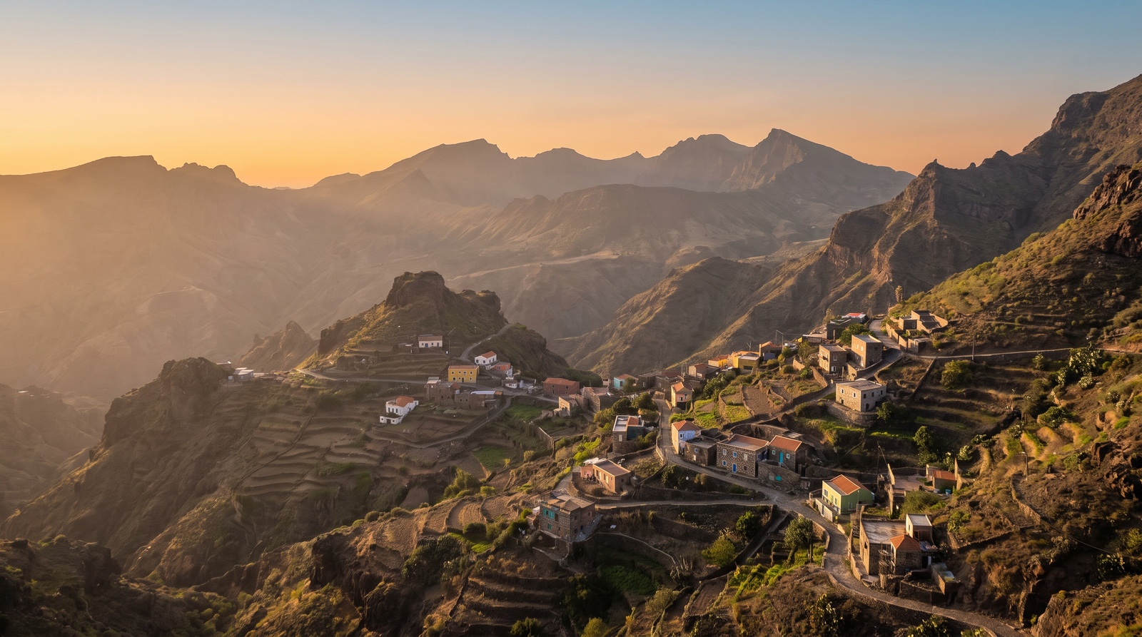 Paisaje de Cabo Verde con cobertura 4G/5G de la eSIM de PuraSIM