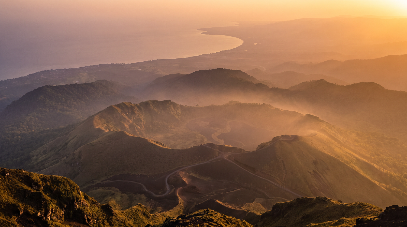 Paisaje de Camerún con cobertura 4G/5G de la eSIM de PuraSIM