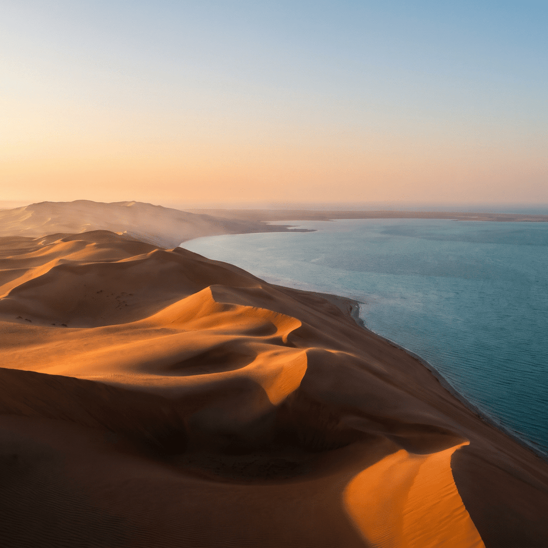 Paisaje de Catar con cobertura 4G/5G de la eSIM de PuraSIM